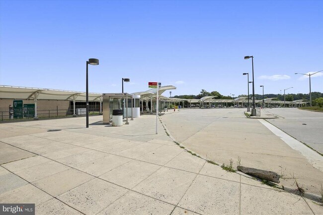 Building Photo - 9712 Kingsbridge Dr