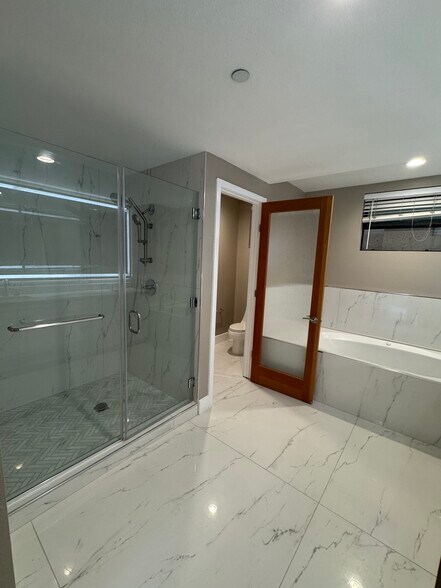 Building Photo - 395 E 4th St