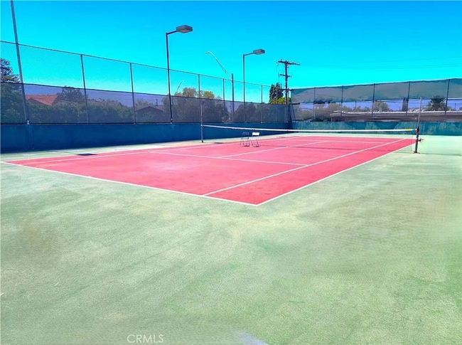 Building Photo - Move-In Ready! Studio Condo! Prime Long Beach Location! 90804