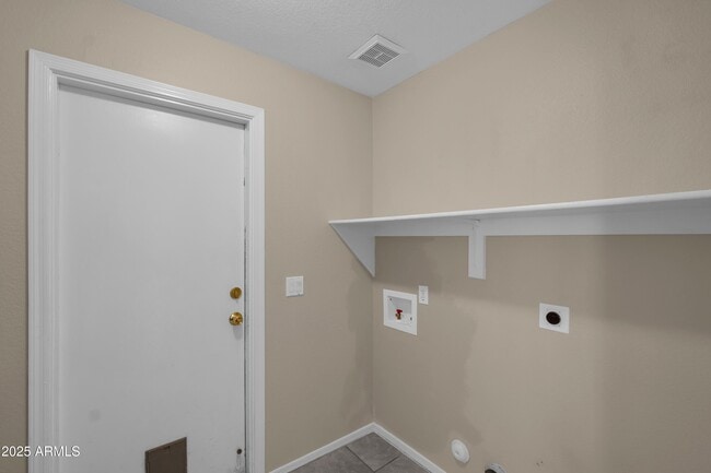 Building Photo - 16216 S Pine St