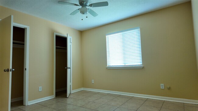 Building Photo - 7003 Glen Rosa Dr