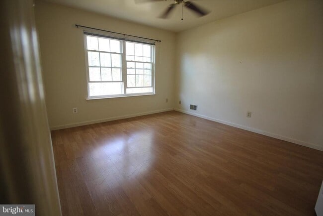 Building Photo - 92 Harvard Cir