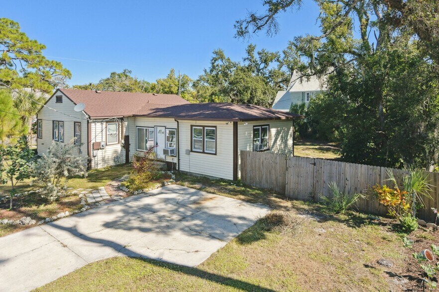 Building Photo - 1919 12th Ave W