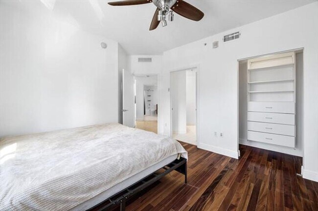 Building Photo - 7270 SW 88th St