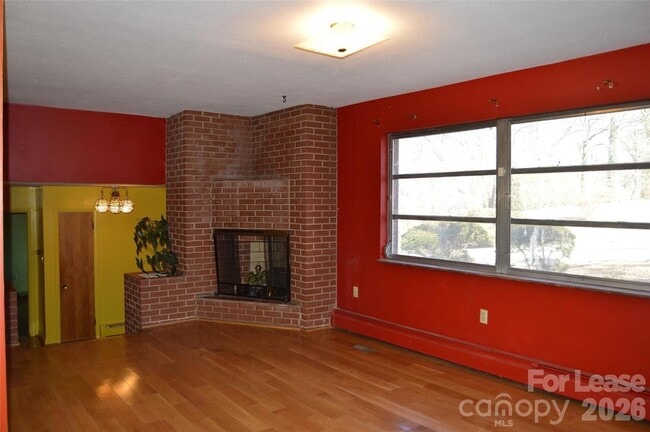 Building Photo - 516 S Green St