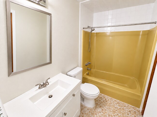 Building Photo - 4000 W Rivers Edge Cir
