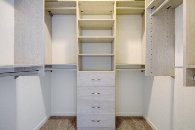 Building Photo - 895 Gaspar Vis