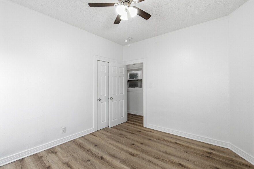 Building Photo - 707 W 48th St