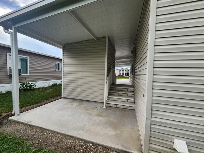 Building Photo - 215 Caviller Ct