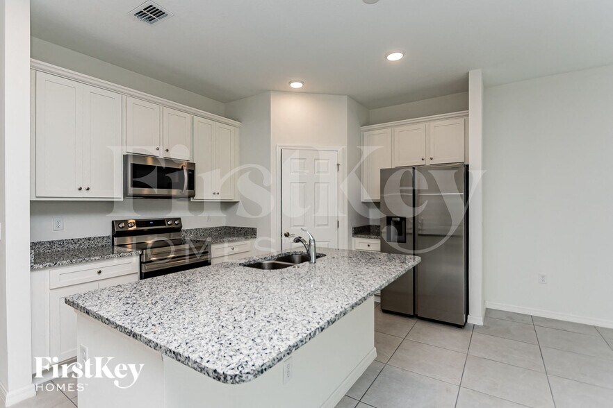 Building Photo - 348 Corbel Ln