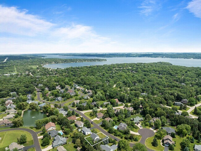 Building Photo - 406 Lakewood Dr