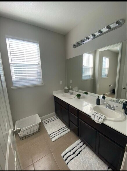 Building Photo - 2877 Rio Seco Dr