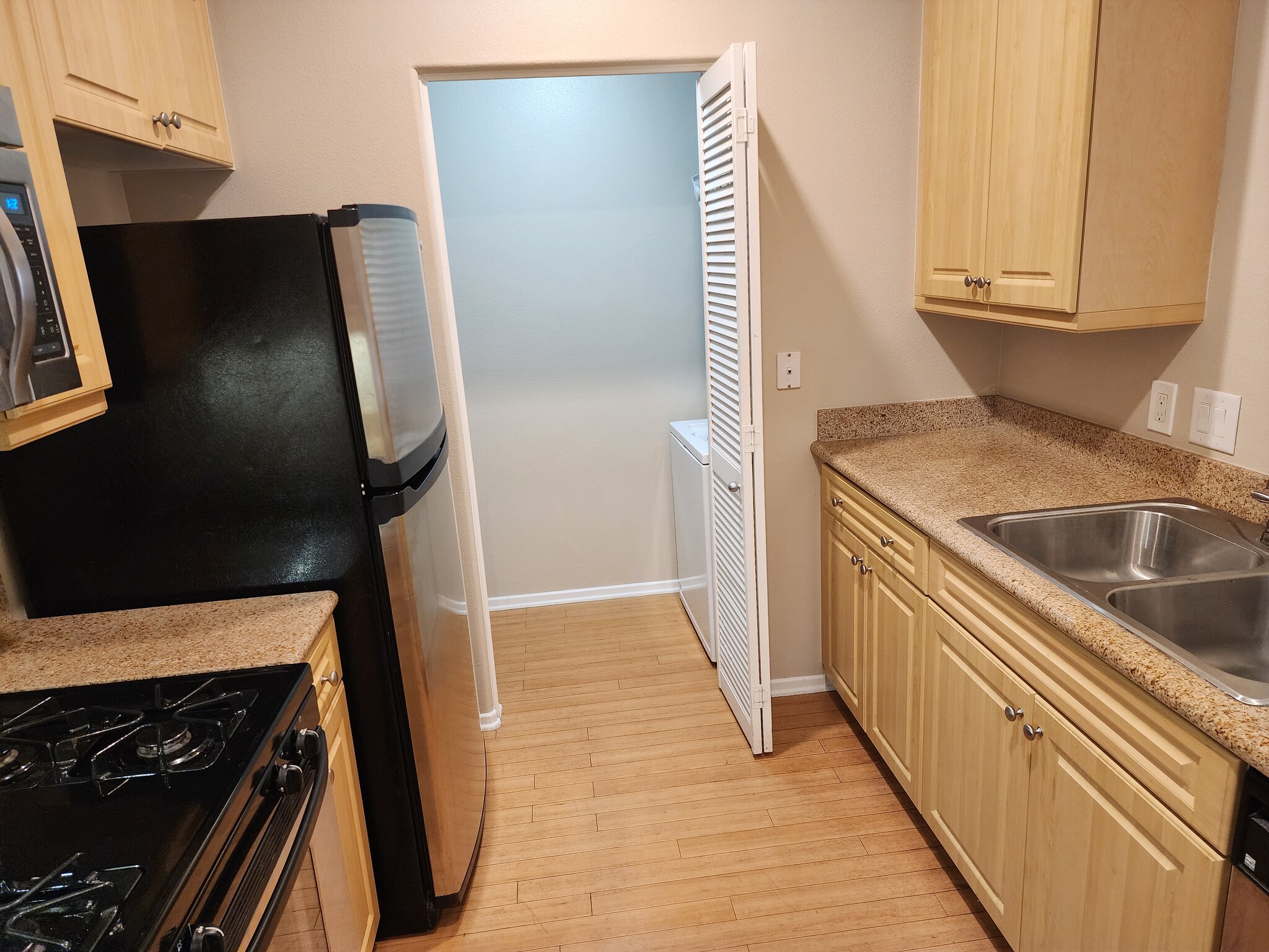 Building Photo - 2429 WATERMARKE Pl