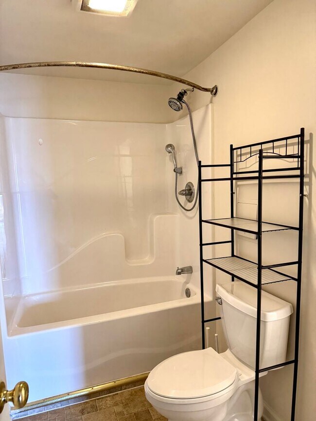 Building Photo - Townhouse for Rent