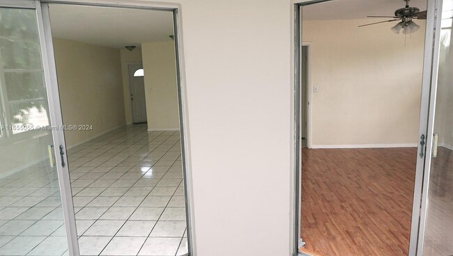 Building Photo - 1651 NE Miami Gardens Dr