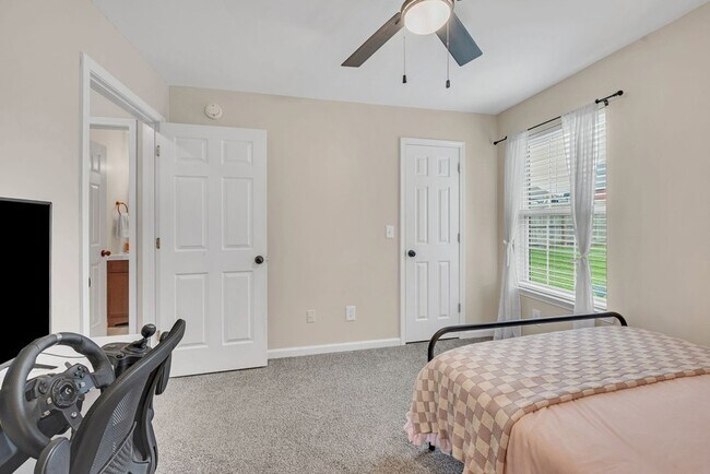 Building Photo - 2029 Sunday Silence Dr