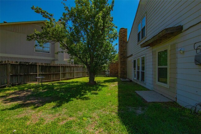 Building Photo - 15806 Val Verde Dr