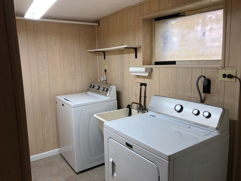 Building Photo - 9 Graywood Rd