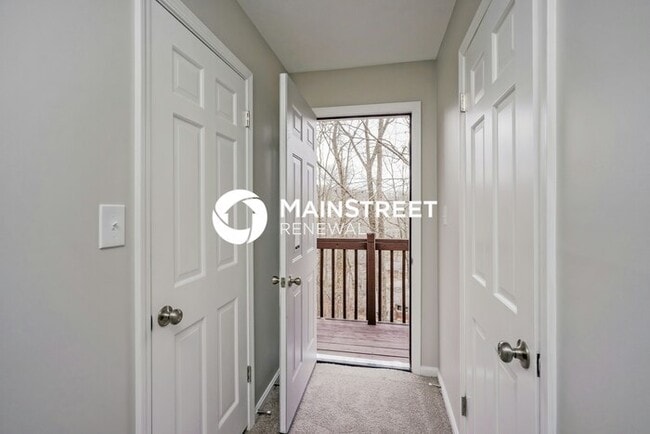 Building Photo - 3 Bedroom Pet-Friendly Home in LOUISVILLE, KY with Main Street Renewal
