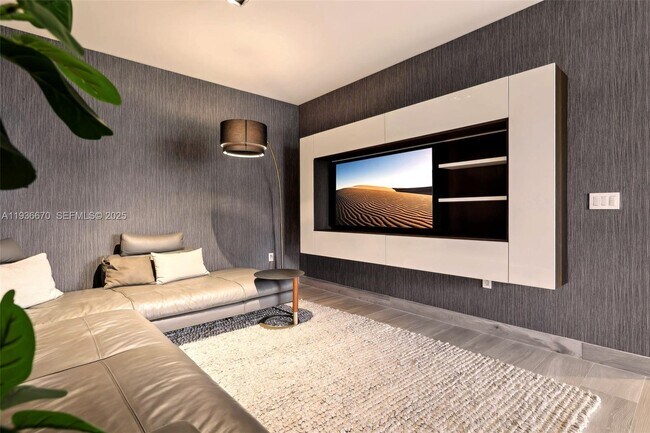 Building Photo - 3581 E Glencoe St