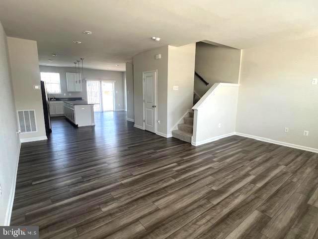 Building Photo - 98 Extrovert Dr