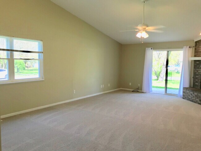 Building Photo - Charming 3 Bedroom, 2 Bathroom Home in Perry Township!