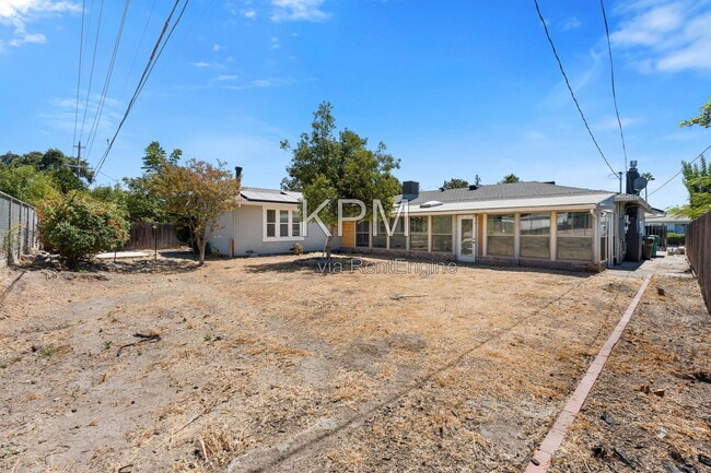 Building Photo - 2155 Portola Ave