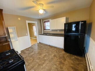 Building Photo - 8 Gaynor Pl