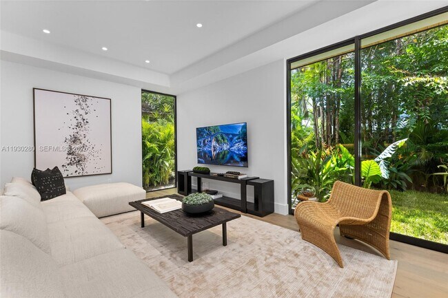 Building Photo - 4024 Bonita Ave