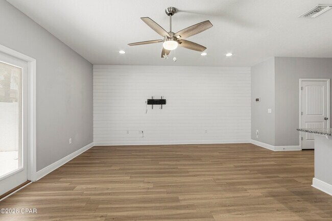 Building Photo - 7450 Shadow Lake Dr