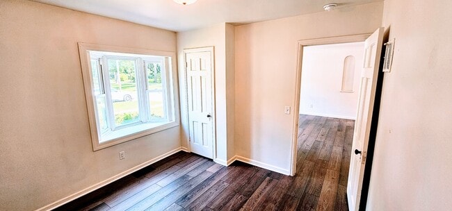 Building Photo - 1519 Baker Dr