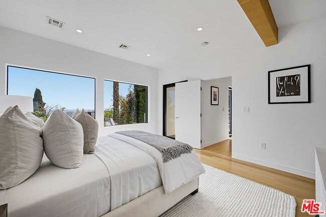 Building Photo - 6390 Quebec Dr