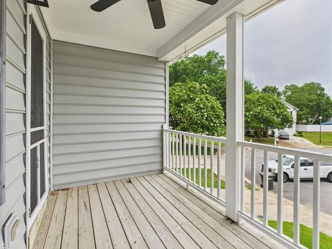 Building Photo - Stunning 4-Bedroom, 2.5-Bathroom Home in t...