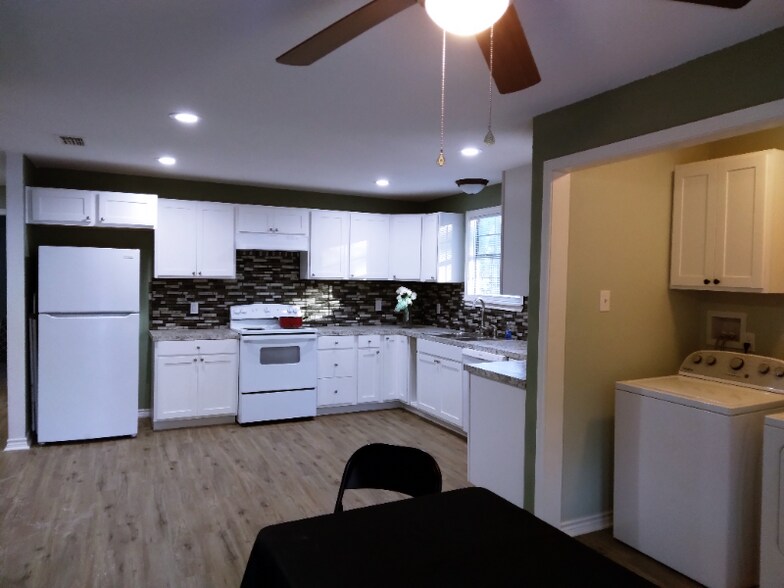 Primary Photo - 247 E Johnson Dr