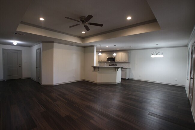 Building Photo - Beautiful 3 Bedroom 2 Bathroom Townhouse in South Tyler!