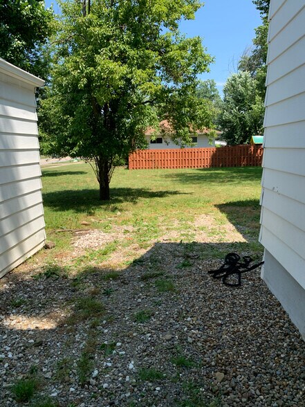 Building Photo - 1105 Elmwood Rd