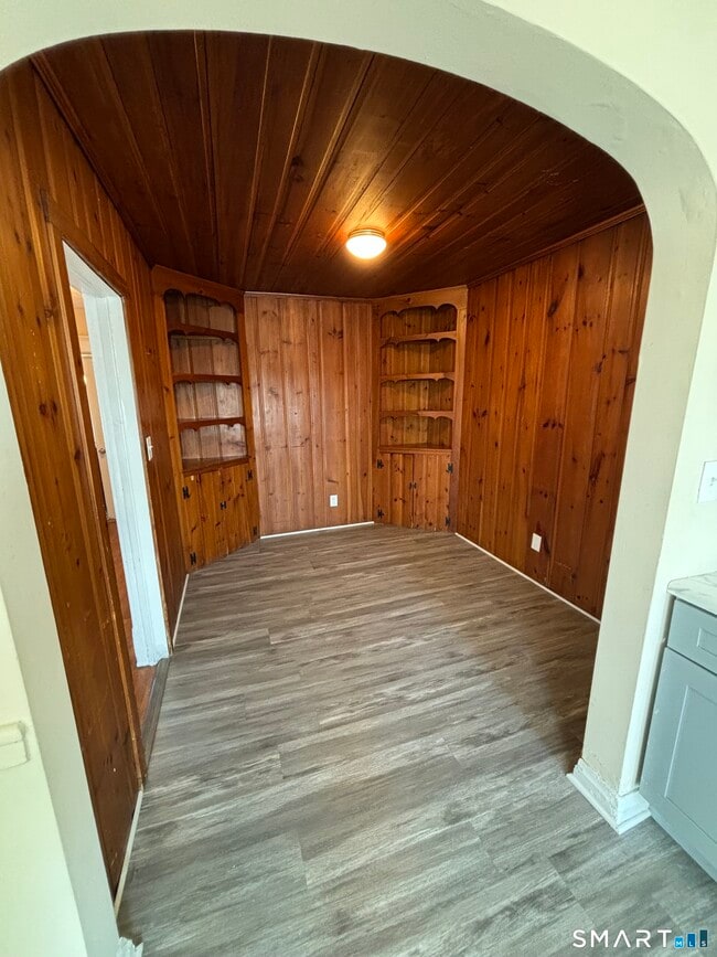 Building Photo - 409 Main St