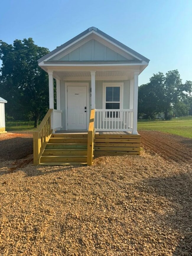 Building Photo - Cozy Cottage Living – Water Included!