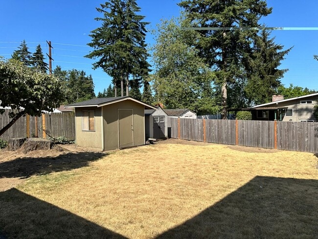 Building Photo - 4Bd/2Ba Bellevue Home