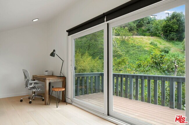 Building Photo - 2418 Canyon Oak Dr