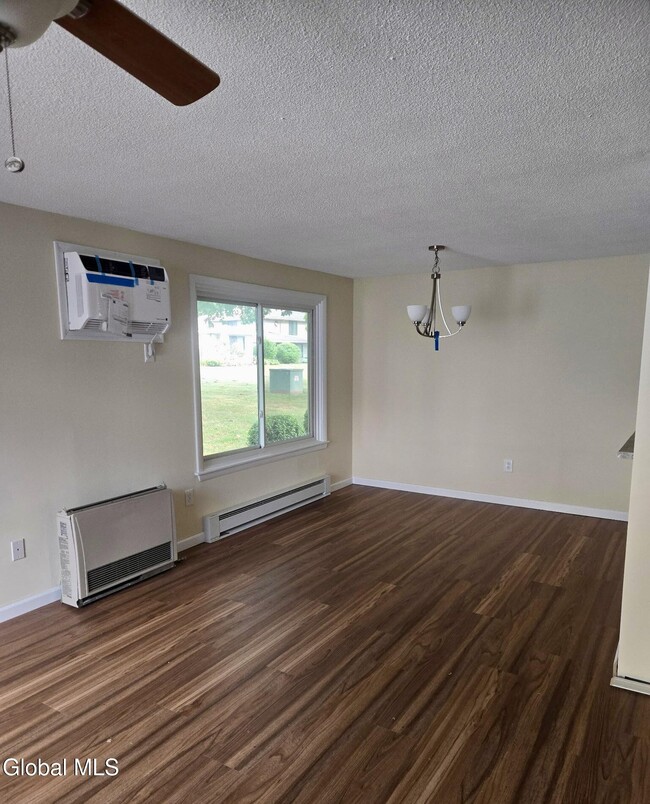 Building Photo - 36 Donna Lynn Dr