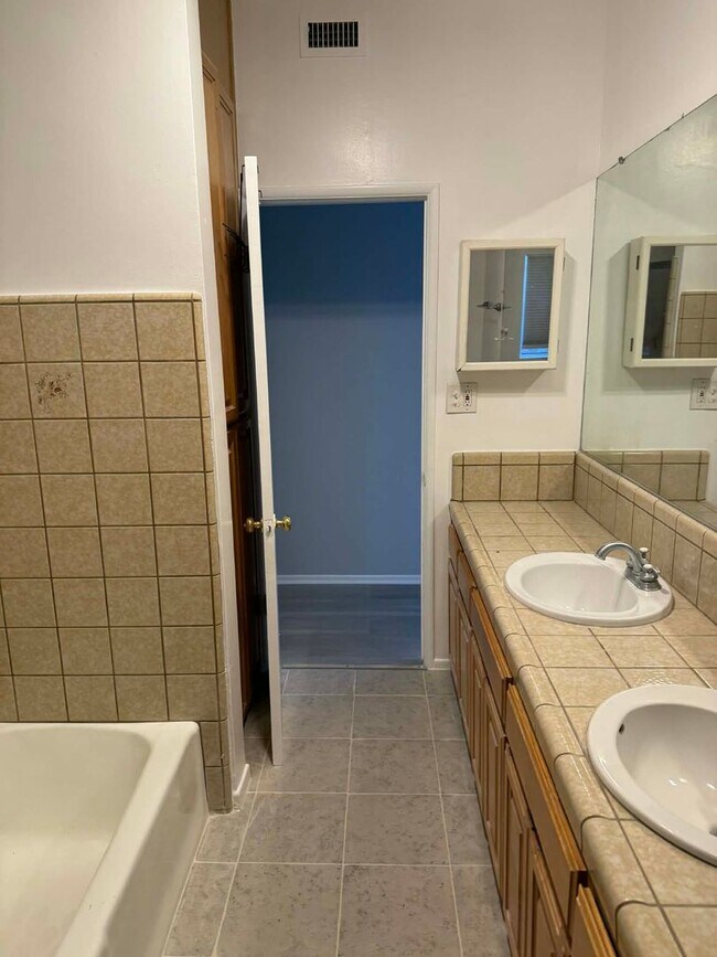 Building Photo - Stunning Single-Story Granada Hills Pool Home | 3 Bed | 2 Bath | 2,500 Sq Ft