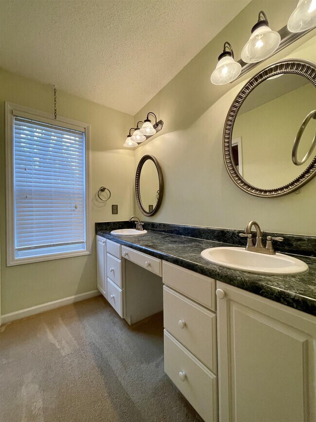 Building Photo - 75 Spring Lake Dr