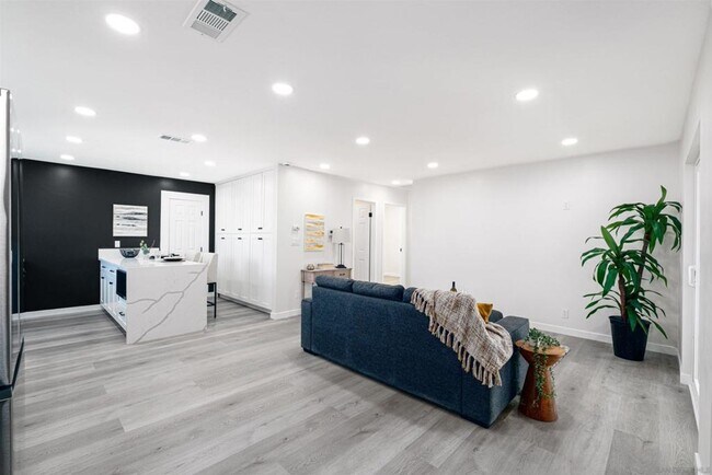 Building Photo - Charming Remodeled Home in Clairemont!