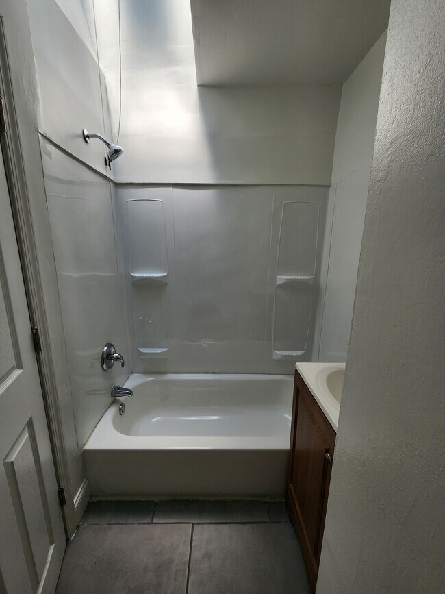 Building Photo - 5028 Pembridge Ave
