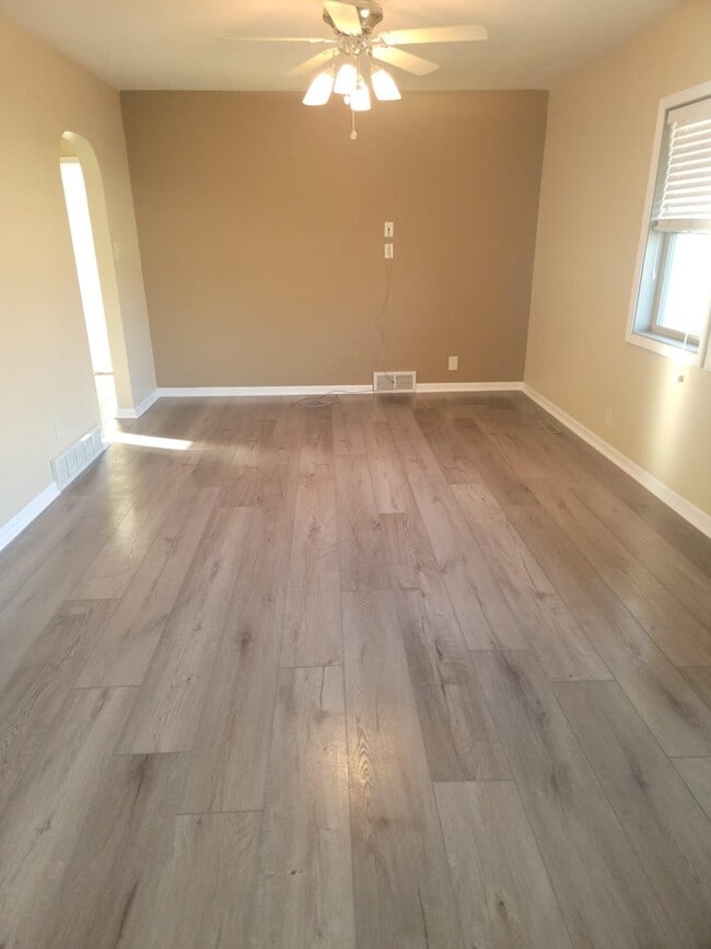 Building Photo - 22659 Old Hwy 169