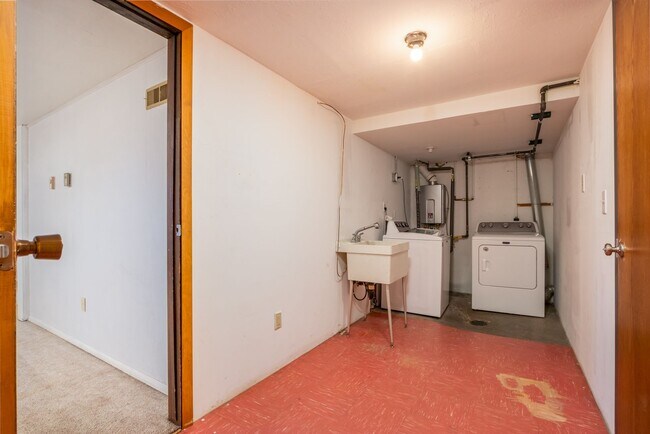 Building Photo - 544 S Watermelon Dr