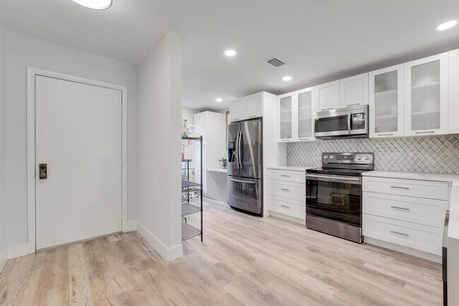 Building Photo - 20 Southport Ln