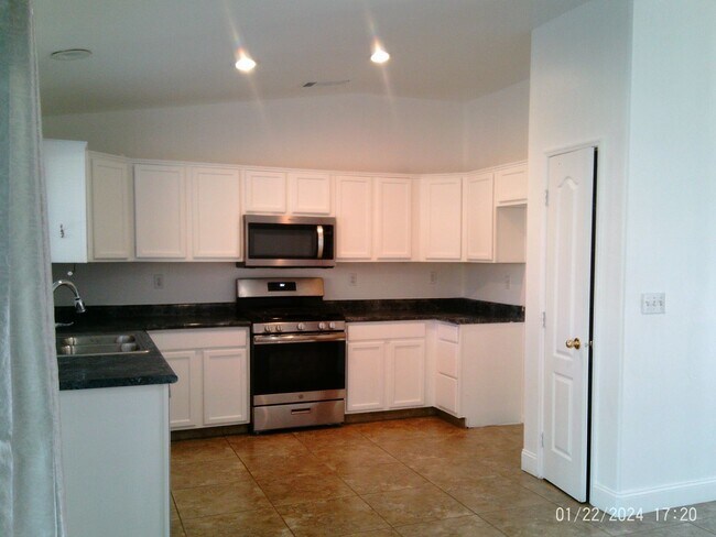 Building Photo - NW----SOLAR!!!!!!