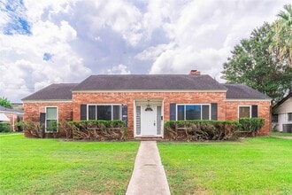 Building Photo - 8819 Hazen St